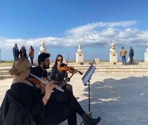 OPET Tarihe Saygı Projesiyle yenilenen Troya Köyleri 8. Çanakkale Bienali kapsamında bir kez daha sanatla buluştu
